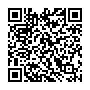 一个黑色的类似手表的黑色仪器从飞船深处飞了过来二维码生成