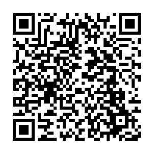 一旁眼光几乎都要黏在穆凌身上的导购小姐拼命地赞穆凌英俊潇洒二维码生成