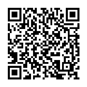 一枚闪耀着亮金色光芒的金针出现在了他的指间二维码生成