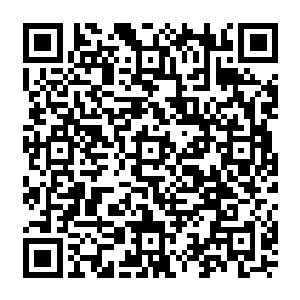 不过却有不少人已经认出这两把威力非凡的神兵正是十大守护家族霸刀门和长阳府的祖器二维码生成