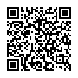 之前歌舞的两名绝色男子和黑虎旗副大统领屈雅红赤条条在榻上二维码生成