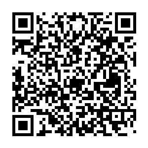 他甚至不敢朝镜头的方向看……这显然不是因为他担心自己不够上镜二维码生成