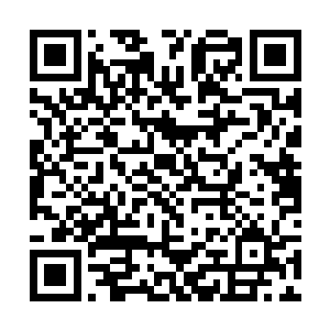 他说不管他的身份还是他们父亲的身份都不适宜暴光二维码生成