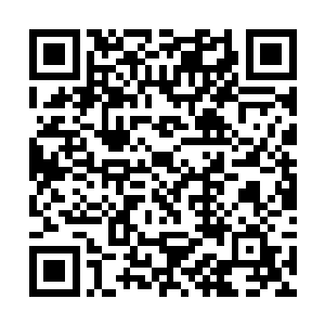 他通常都用脏兮兮的绷带和手套把双手护得严严实实二维码生成