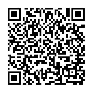 但是回家基本都用那部周晓莉还在做地产经理时候给他买的三星智能手机二维码生成