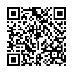 便又看到桃花在桌子上放下了几个大蟠桃二维码生成