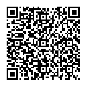 前进与后退……肌肤与肌肤的摩擦与游移……灼热和温暖的相遇生电……黑暗里似有了光二维码生成