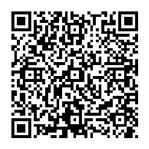 却是如同打翻了调料盒般晕染出无数色彩的冰川之中掏出了光滑内窟里的炫目寒冰构筑的二维码生成