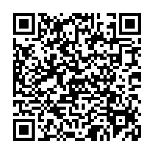 可怜的魔族男爵的双手双脚都被固定在了能有一定活动能力的金属支架上二维码生成