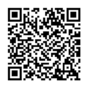 周围的人也向他们投去了一个羡慕和敬畏的神情二维码生成