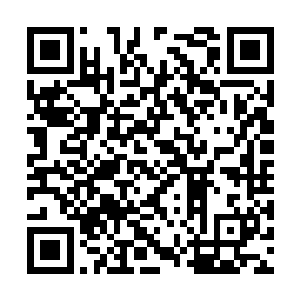 城上的青壮百姓组合成了一个个人数不等的简化版二维码生成