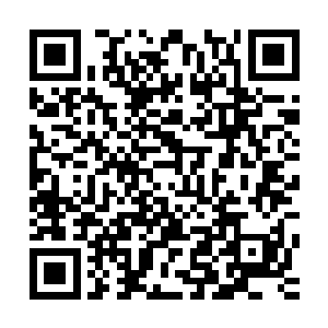 已经被卸下战甲的战如意挂在高高在上的旗杆上哭的昏天黑地二维码生成