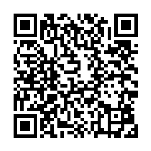 所以赵纯良将珍藏多年的好片拿出来给两位设计师看了一下二维码生成