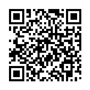 指尖与实木桌面再度发出敲打声……叶妩二维码生成