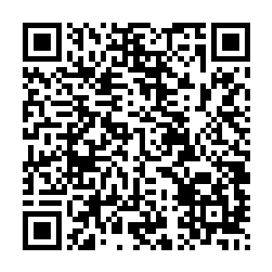 指挥着那些后来者寻找座位不要堵在长廊上让后面的人没办法进来二维码生成