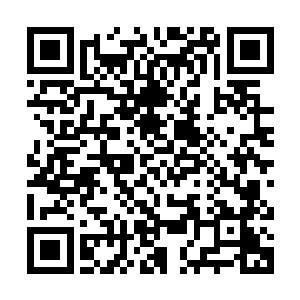 斯太尔车队和赵庄乡亲们的摩托车三轮车队在芙蓉镇大街上相遇二维码生成