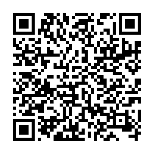 有意或无意徘徊巡逻于春花秋月楼附近街道的一支支巡逻队骤然升空而起二维码生成