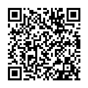 杨锐将身上装着的一包没开封的大前门留在桌上二维码生成