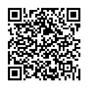 林初音则拿着螺丝刀电焊枪带着墨镜在焊接机械臂狗奔……二维码生成