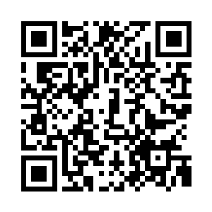 校长厉永刚带着一班院系领导走到第一排就坐二维码生成