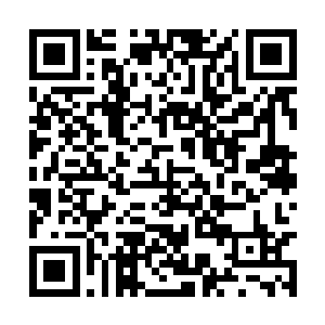 然后一些和纹身一样的符文从他的手上浮现了出来二维码生成