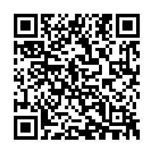 然后便立刻飞也似地朝着走廊尽头的厕所跑去了二维码生成
