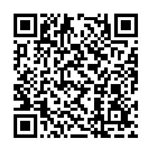 用现在的审美来看的确很漂亮不过可惜的是人工的二维码生成