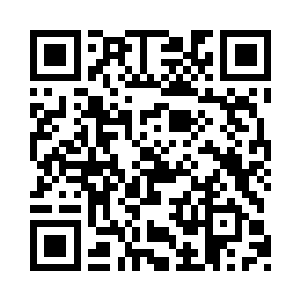 由希伸手把一旁认真看动画的妮娜抱进怀里二维码生成