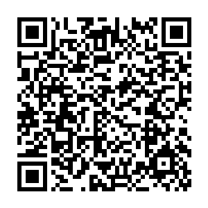 瞬间就抽在了太乙玄门的另外两个飞得稍慢一些的黑铁弟子的身上二维码生成