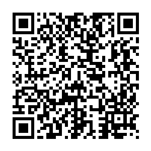 立刻伸手从走廊窗户把里面一名同学放在桌上的一包纸巾顺手拿走二维码生成