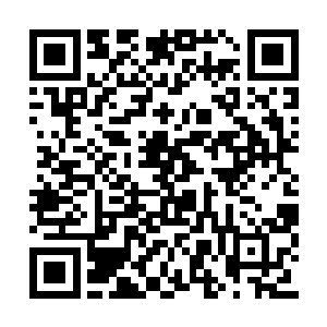 而他本人则成门口位置开始小心仔细的观察起来二维码生成