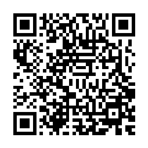 而另一人则完全是被快的无与伦比的速度狠狠的撞击的身体上二维码生成