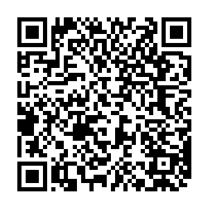 胡院长凑到了王司令员身边低声汇报救护车等转院时需要的医疗设备的准备情况二维码生成