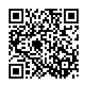 荣驰言笑晏晏的把枪口对准了出言不逊的男人二维码生成