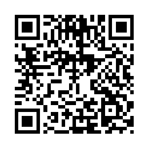 被母亲抱在怀里疯狂的亲吻也不害怕二维码生成