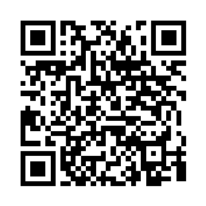 赶集到门后拿起扫把把碎玻璃碴扫进撮箕二维码生成