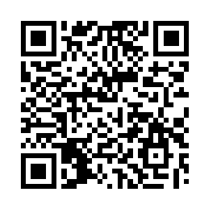 躲在远处的碧月夫人闻声推开了堵洞的大石头二维码生成