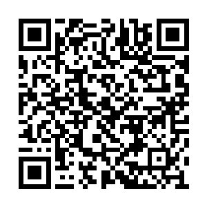 这个叫李永建的忙从业务包里翻出一份房屋合同二维码生成