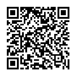 雨果则和荣耀至死的队友们前往穷街的仓库去练习了二维码生成