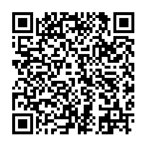 高跟鞋高得都可以当梯子用了……我假装系个鞋带都能看见你们裙底了二维码生成